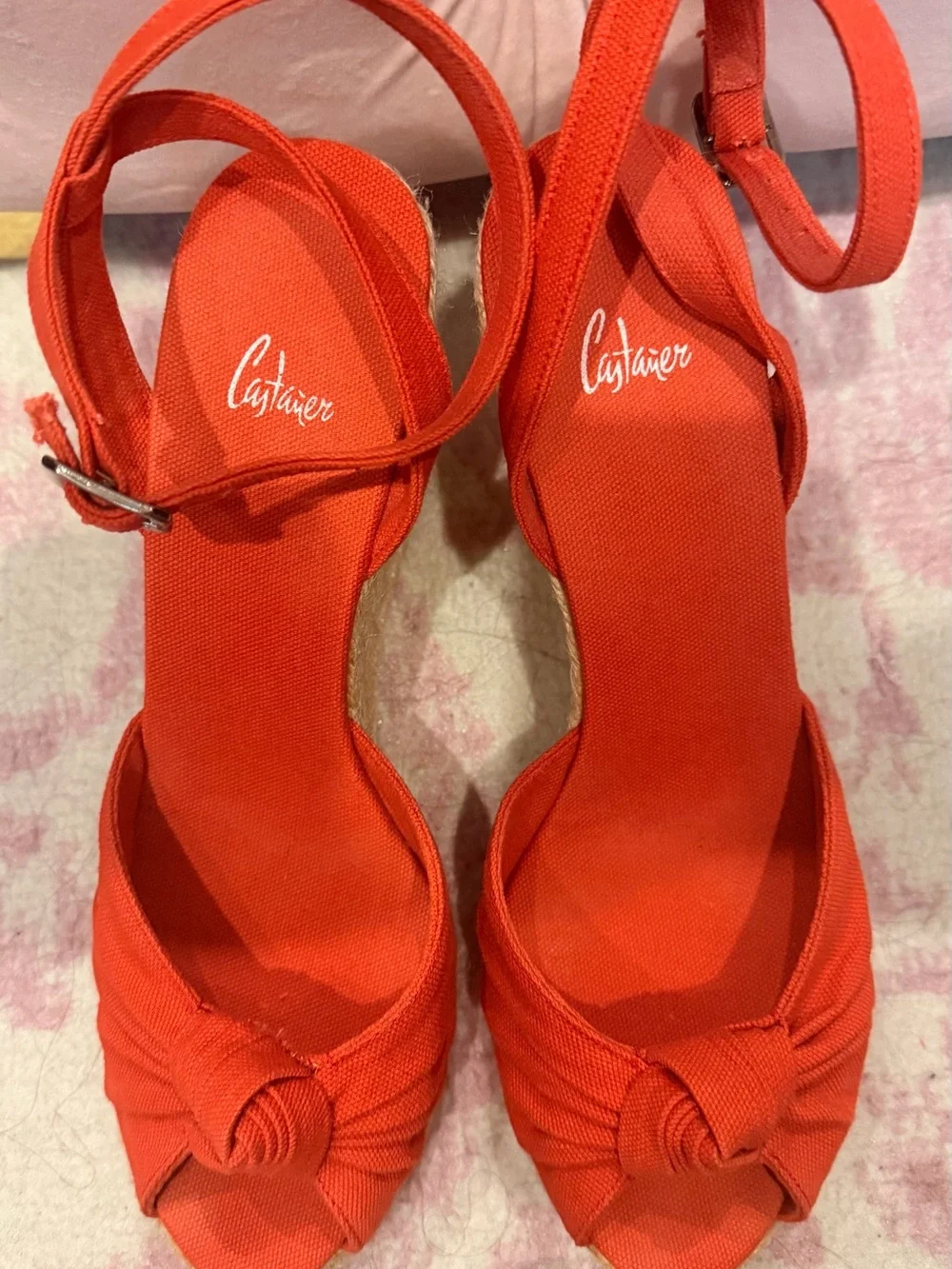 Castaner red wedge
